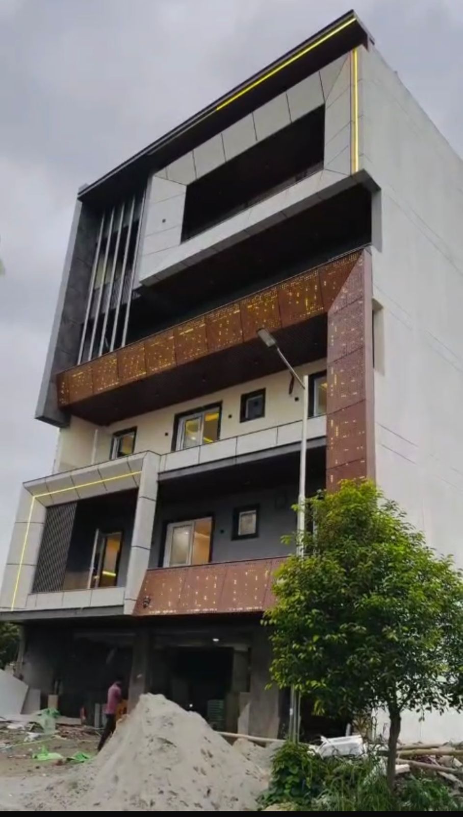 modern 3bhk builder floor with parking with lift prime location faridabad